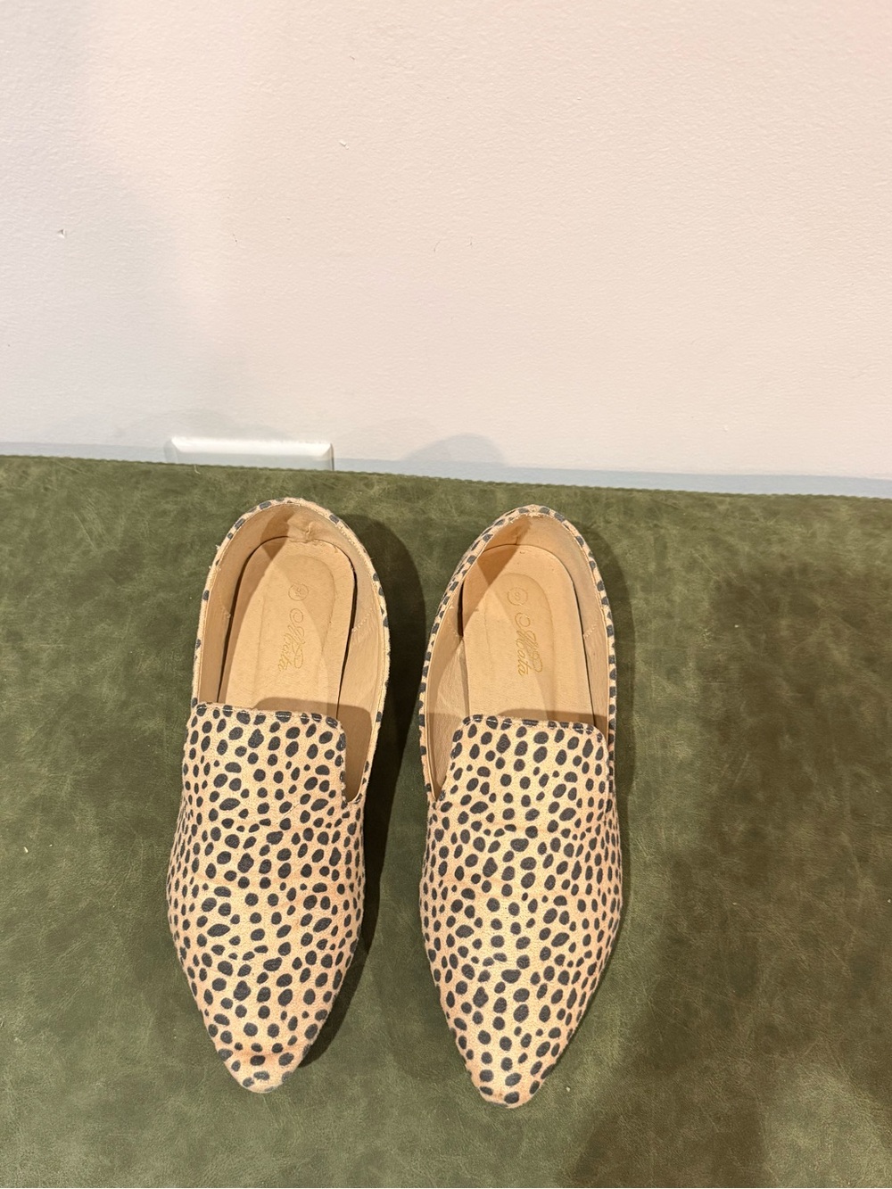 Mata Shoes Leopard-Print Pointed Slip-On Flats - Beige & Black
